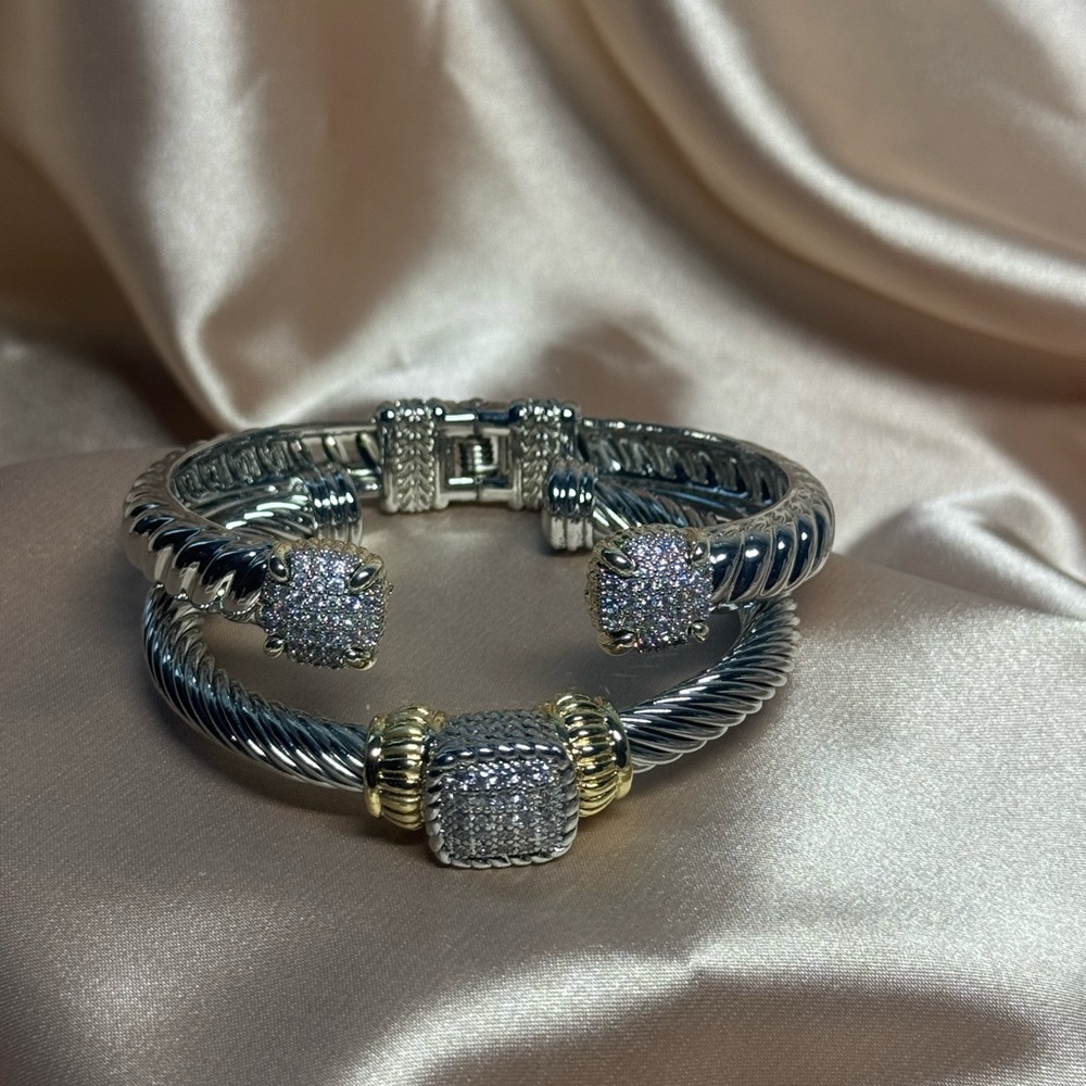 Elegant Silver and Gold Women's Bracelet - Picture 12 of 12